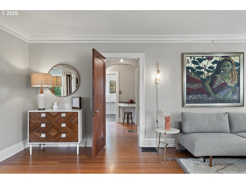 Living Room/Entrance