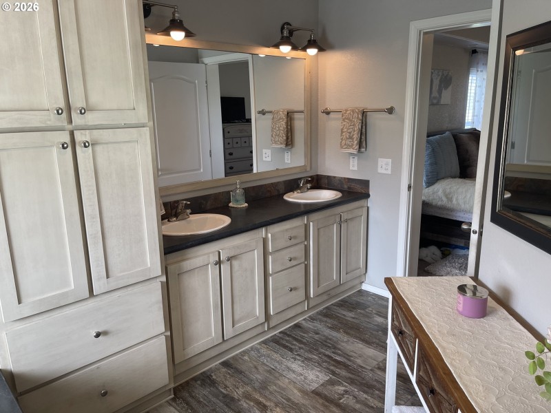 Owner's Suite Bathroom