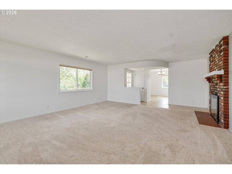 Living Room/Entrance