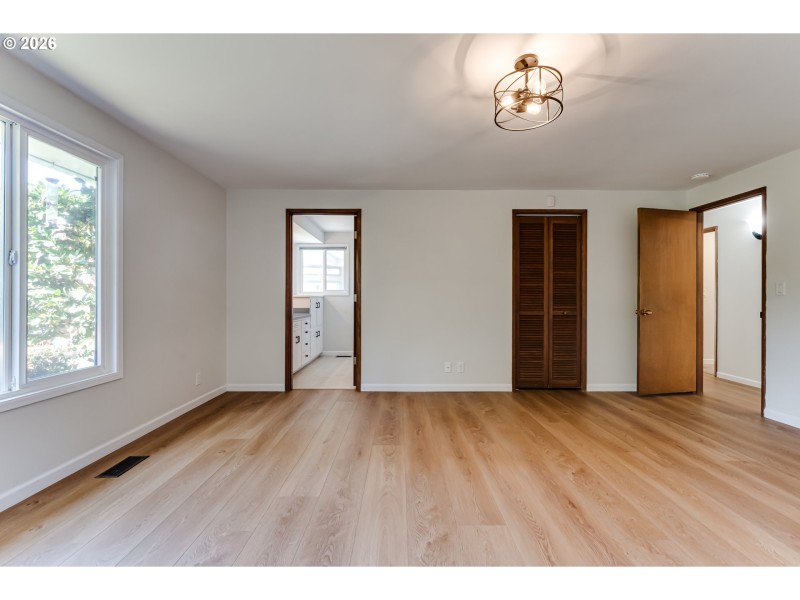 Bedroom, Primary