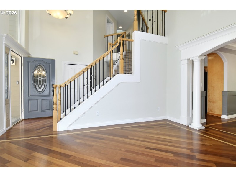 Living Room/Entrance