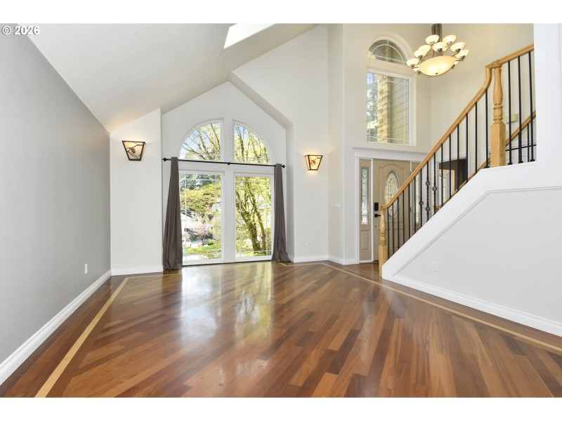 Living Room/Entrance