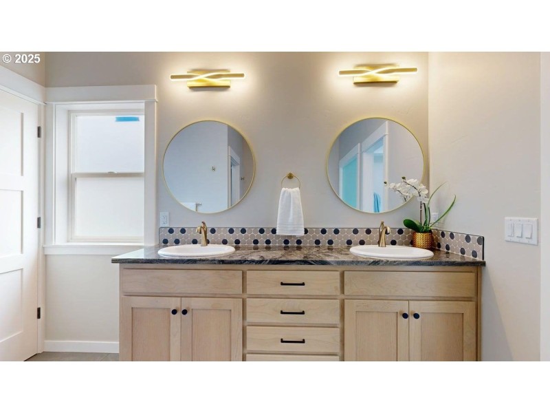 Bathroom, Attached