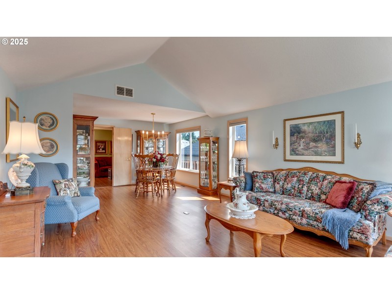 Living Room/Dining Room