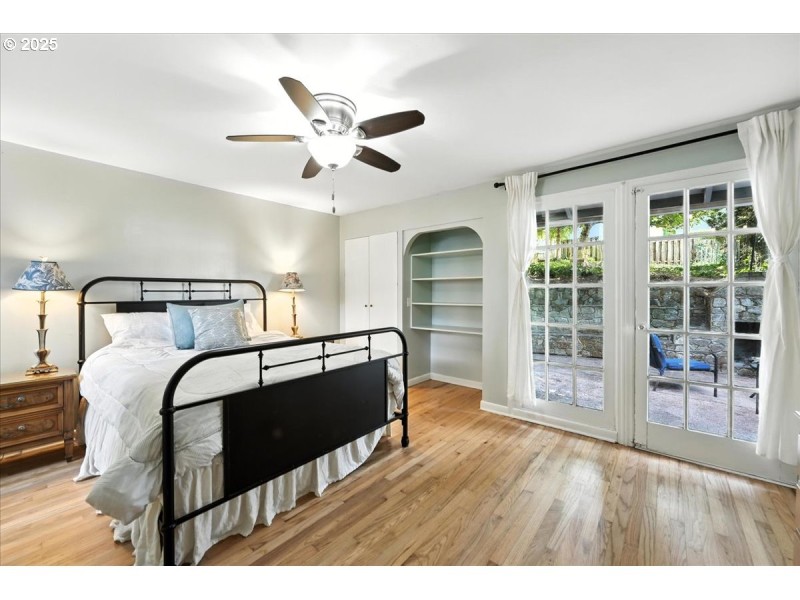 Bedroom, Primary