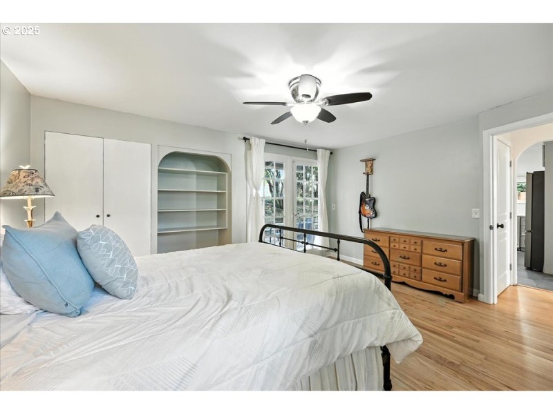 Bedroom, Primary