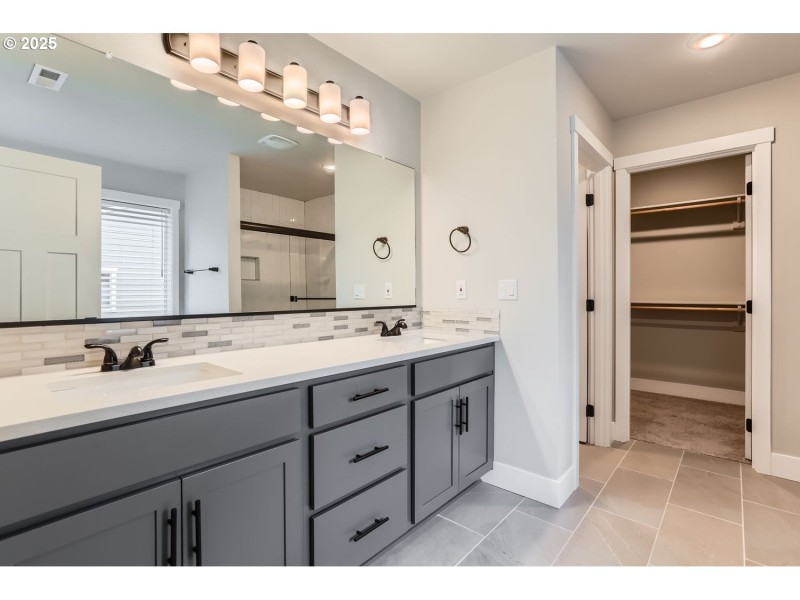 Bathroom, Attached