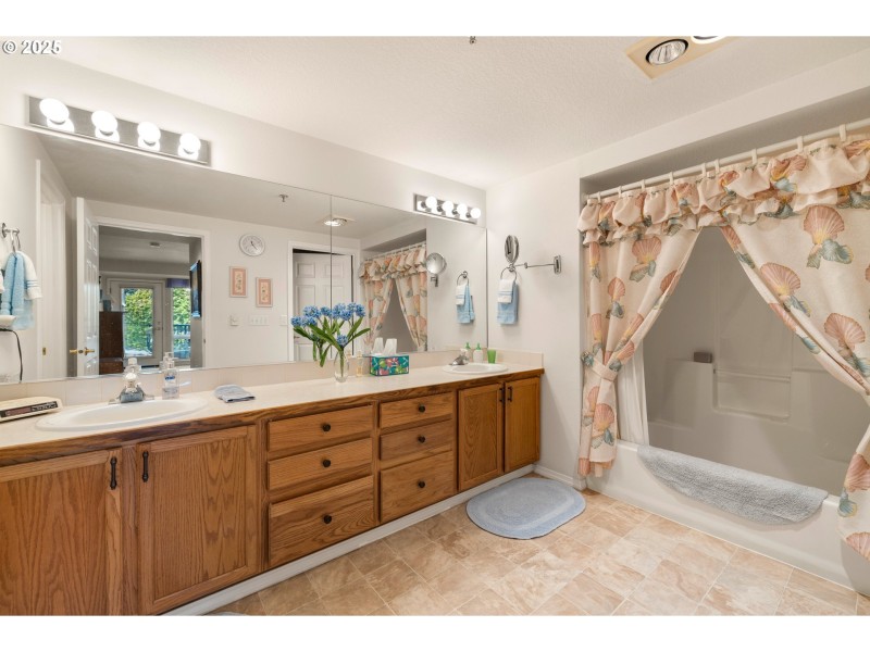 Owner's Suite Bathroom