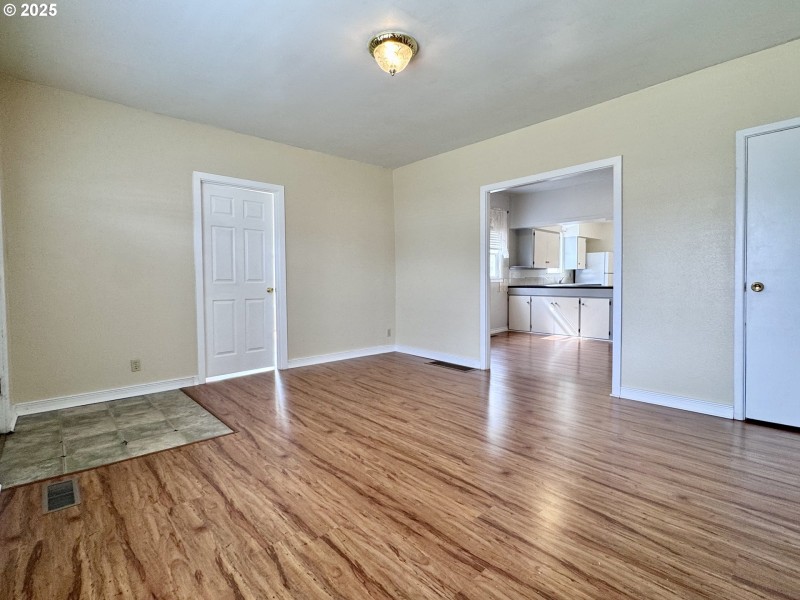Living Room/Entrance