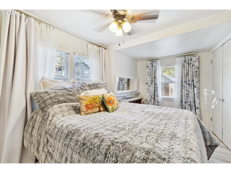 Bedroom, Primary