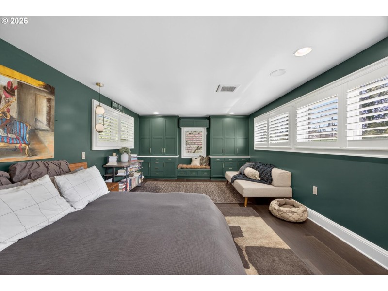 Bedroom, Primary
