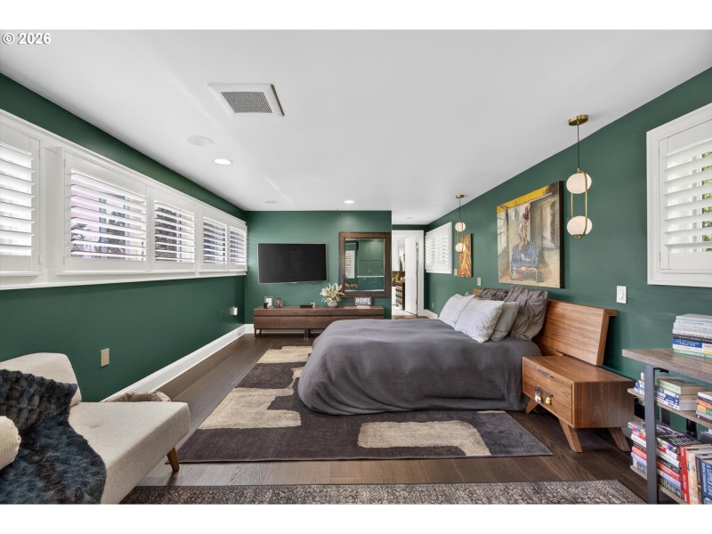 Bedroom, Primary