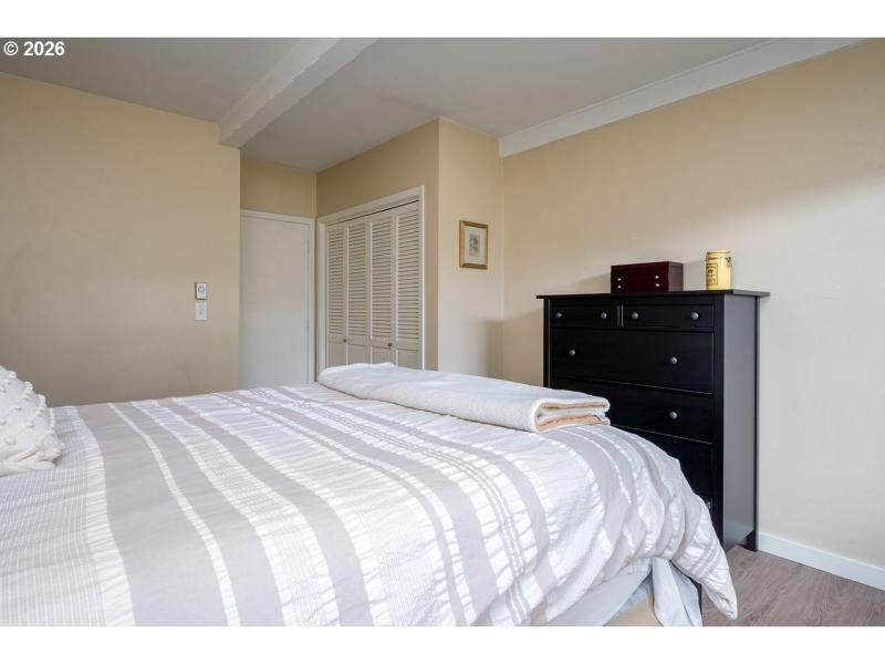 Bedroom, Primary