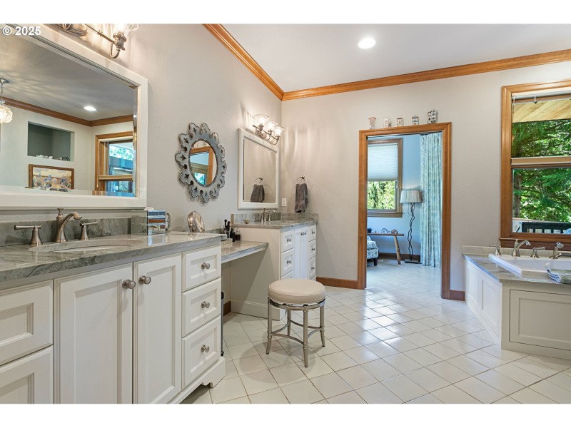 Owner's Suite Bathroom
