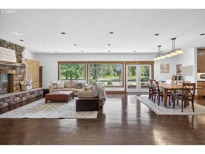 Living Room/Dining Room