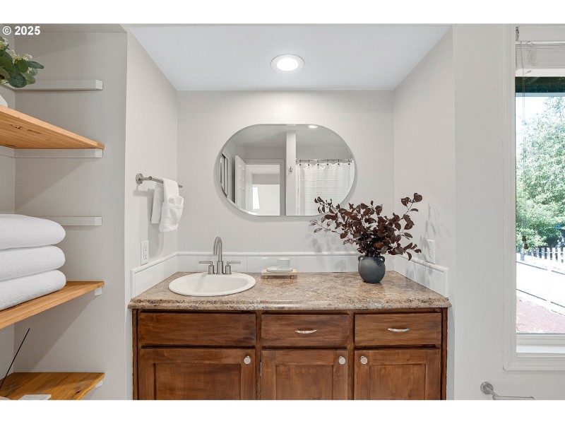 Bathroom, Continental