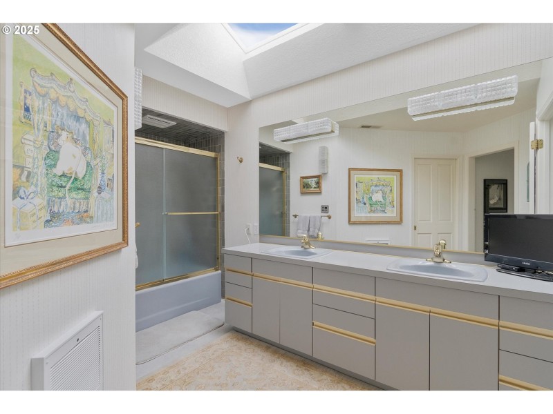 Bathroom, Attached