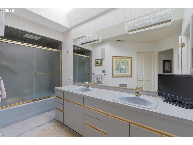 Bathroom, Attached