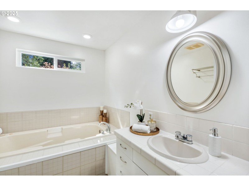 Owner's Suite Bathroom