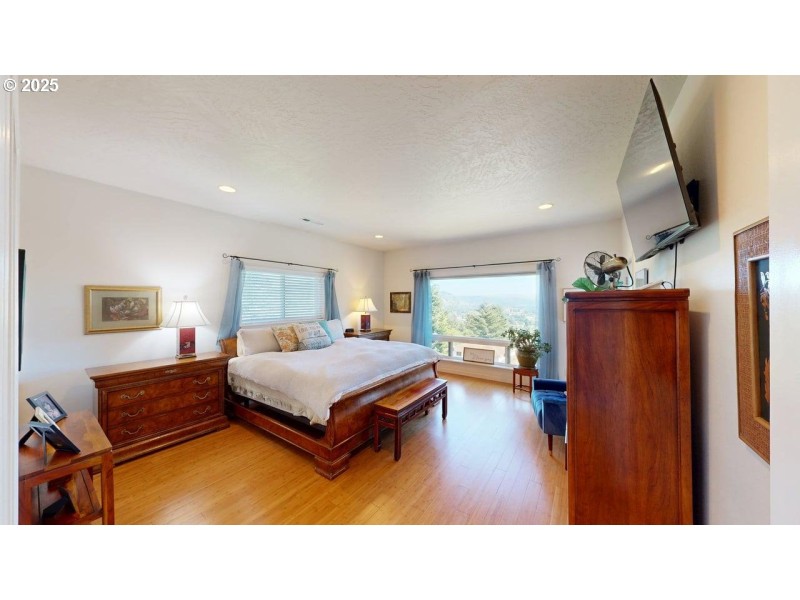 Bedroom, Primary
