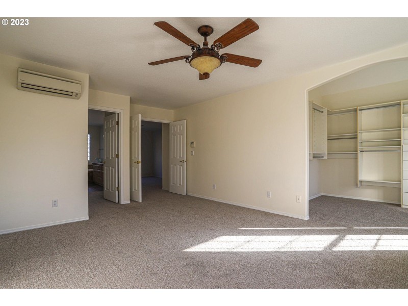 Bedroom, Primary
