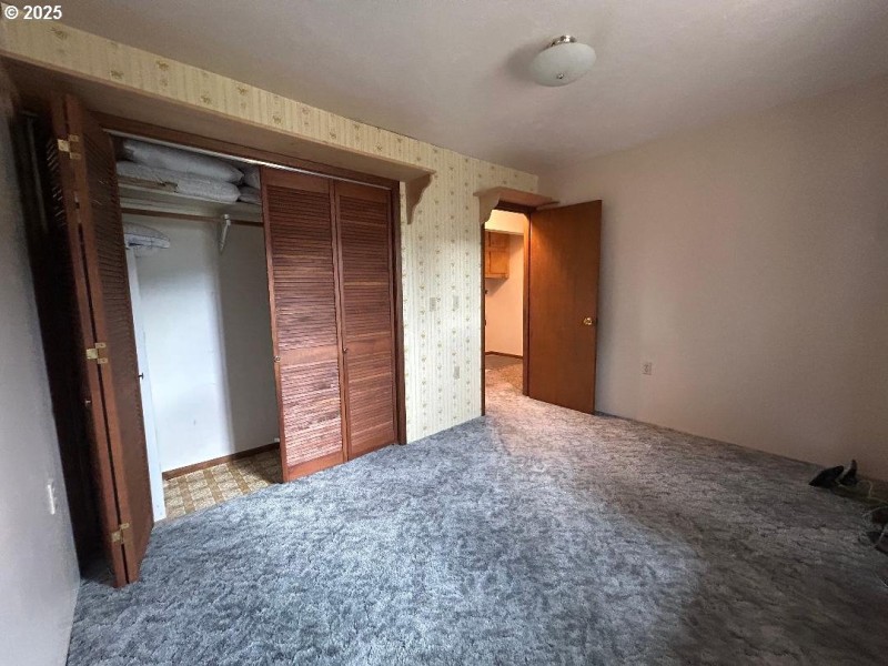 Bedroom, Primary