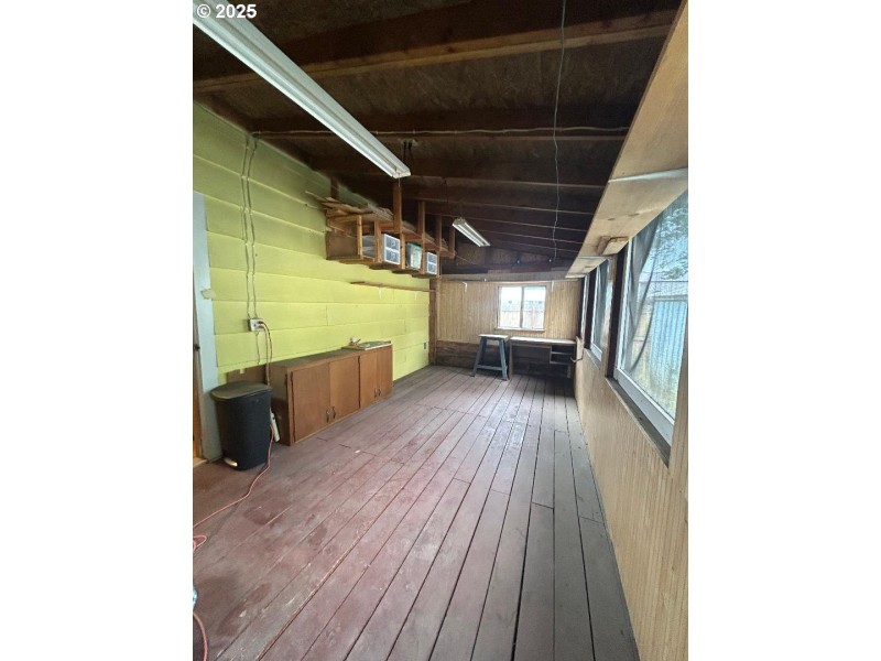Porch, Screened in
