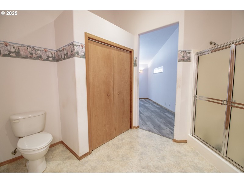 Bathroom, Attached