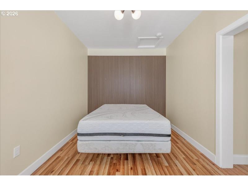 Bedroom, Primary