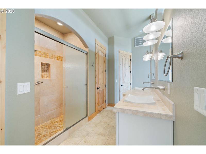 En Suite Bathroom