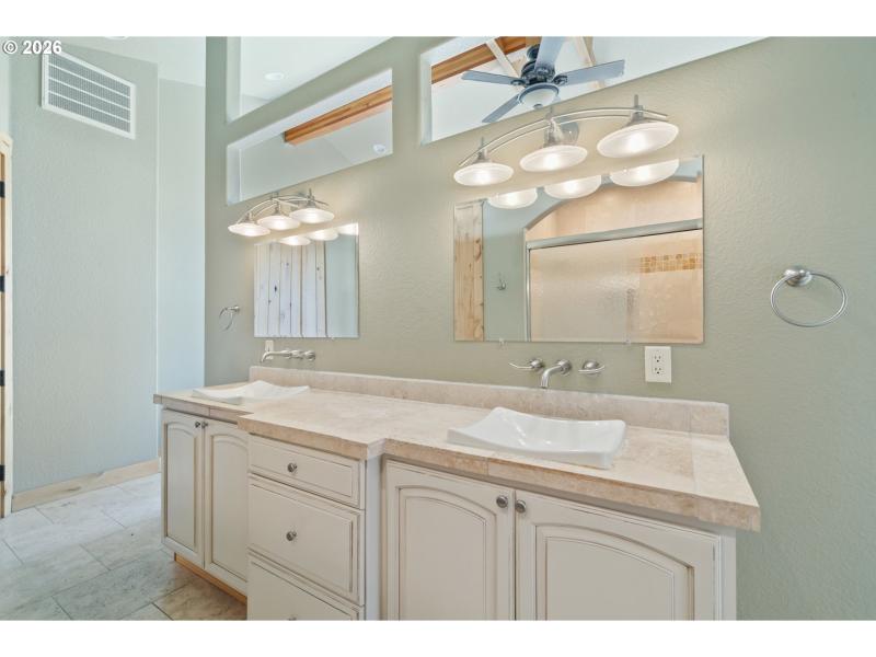 En Suite Bathroom