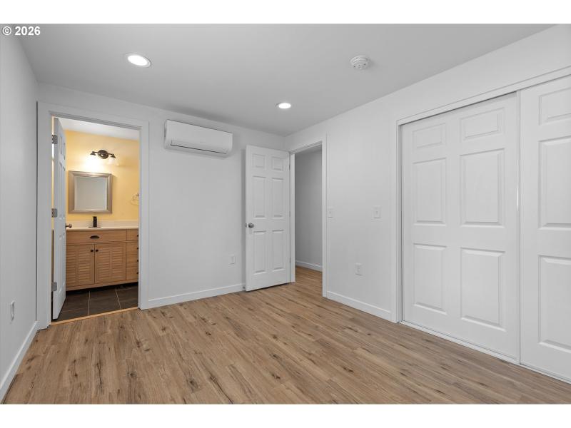 Bedroom, Primary