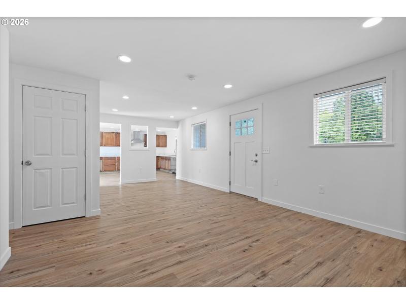 Living Room/Entrance