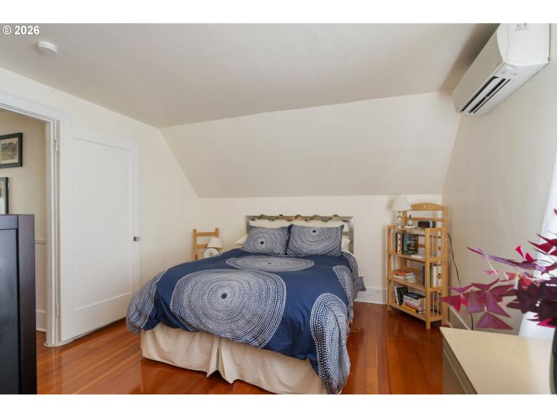 Bedroom, Primary