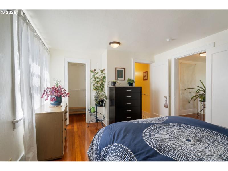 Bedroom, Primary