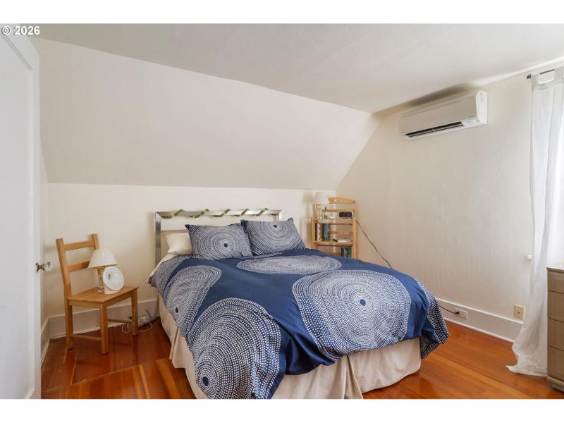 Bedroom, Primary