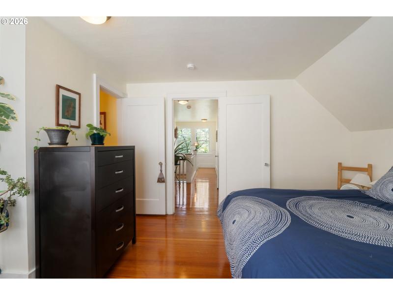 Bedroom, Primary