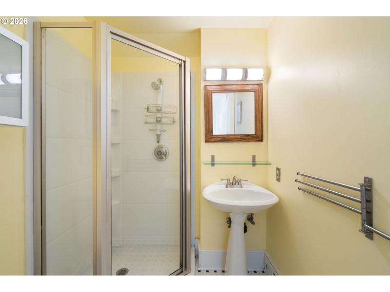 Bedroom, Primary