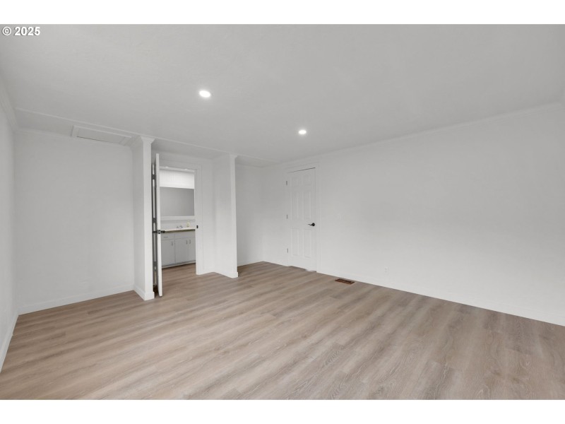 Bedroom, Primary