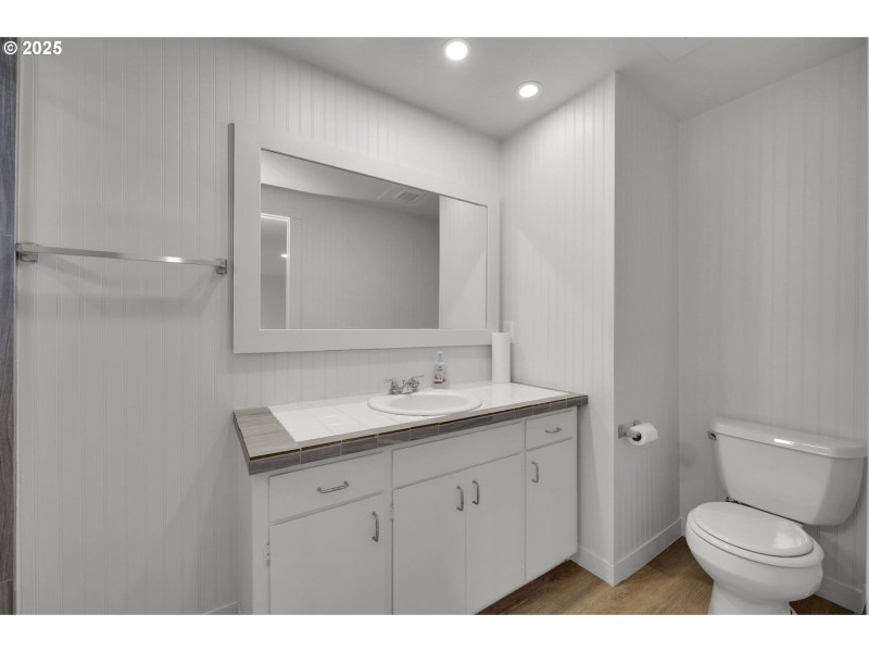 Bathroom, Attached