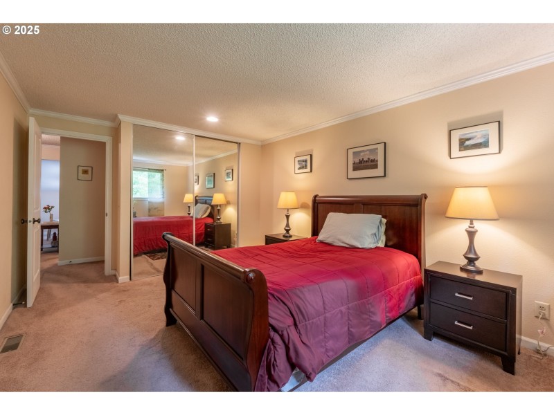 Bedroom, Primary