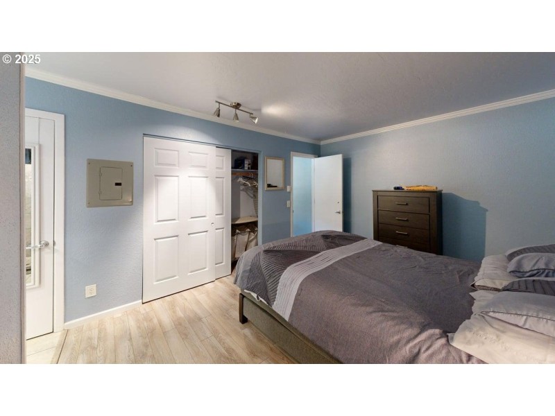 Bedroom, Primary