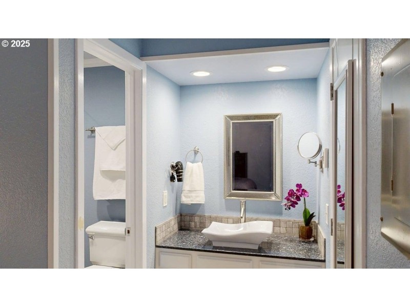 Bedroom, Primary