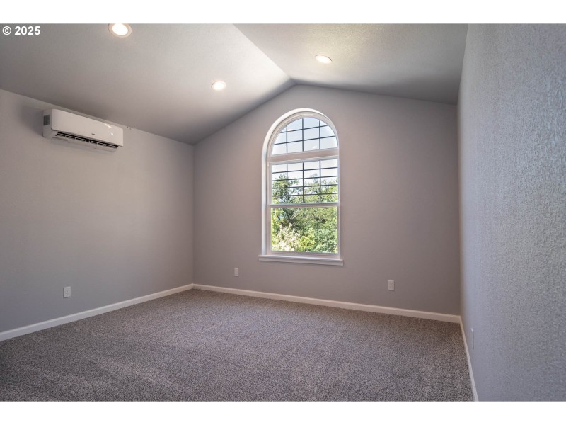 Bedroom, Primary