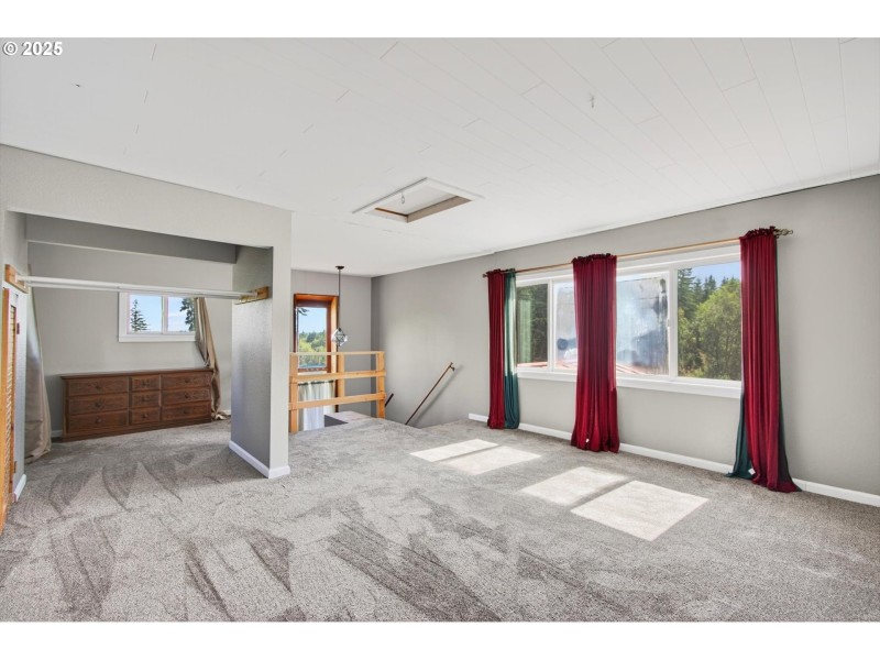 Bedroom, Primary