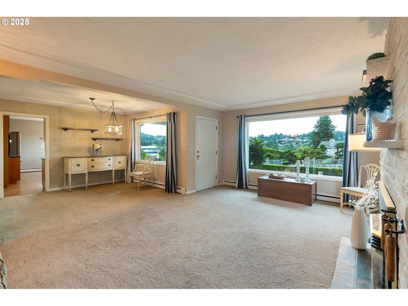 Living Room/Dining Room