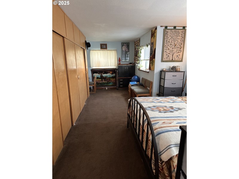 Bedroom, Primary