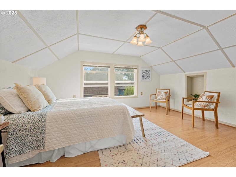 Bedroom, Primary