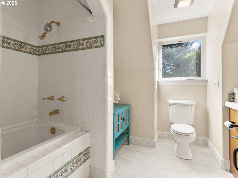Bathroom, Attached