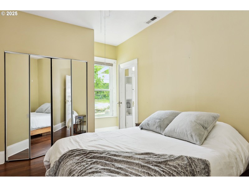 Bedroom, Primary
